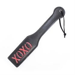 Шлепалка из ПВХ черная с надписью "XOXO" - фото 15496