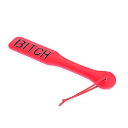 Шлепалка из ПВХ красная с надписью "BITCH" - фото 15501